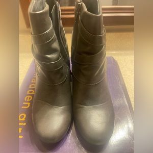 MADDEN GIRL - Gray Ankle Boot